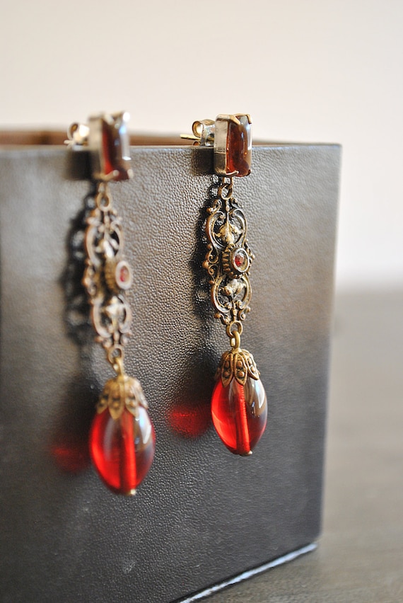 VINTAGE RED CABOCHON Dangling Earrings - Etsy