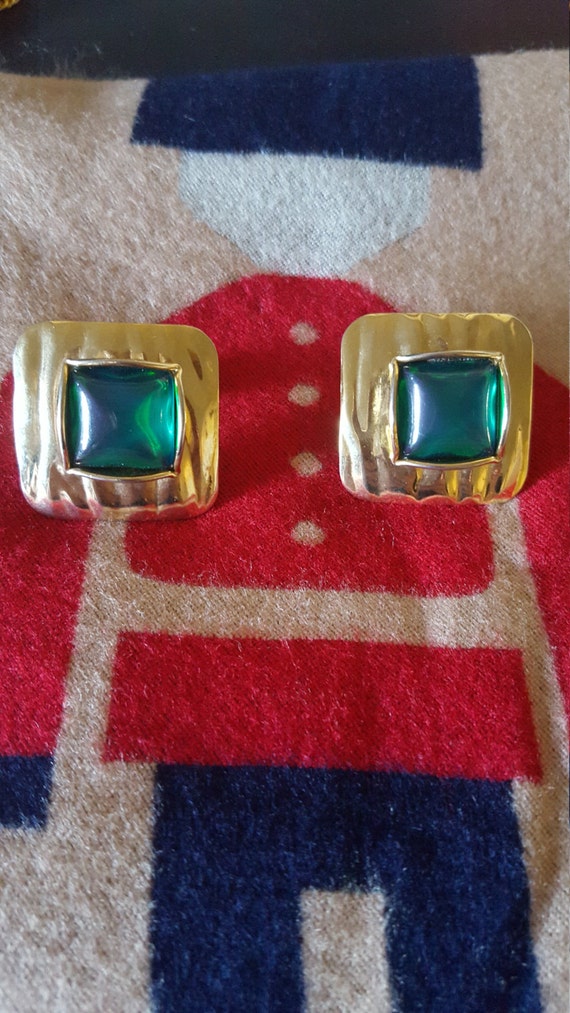 VINTAGE CABACHON GREEN gold earrings.