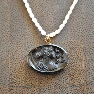 VINTAGE carved BLACK CAMEO   fresh river pearl  necklace