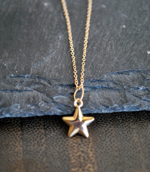 14 karat solid GOLD STAR NECKLACE.