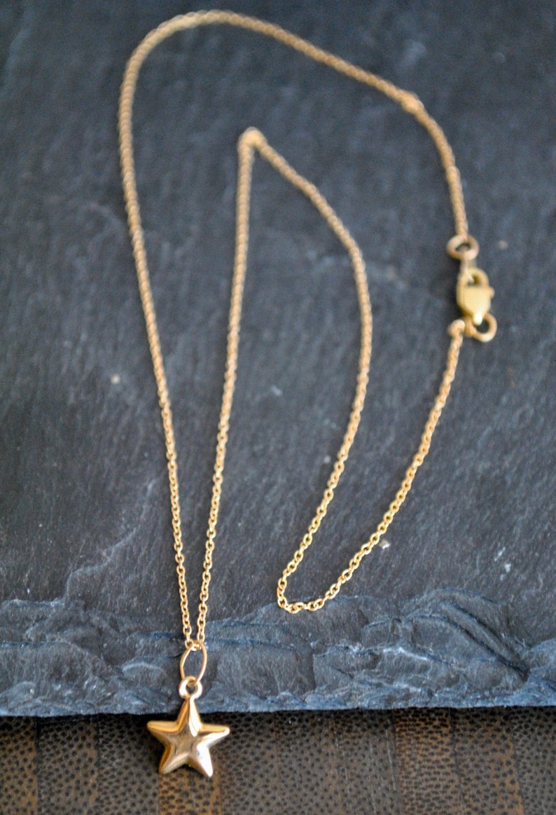 14 karat solid GOLD STAR NECKLACE. image 3
