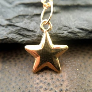 14 karat solid GOLD STAR NECKLACE. image 2