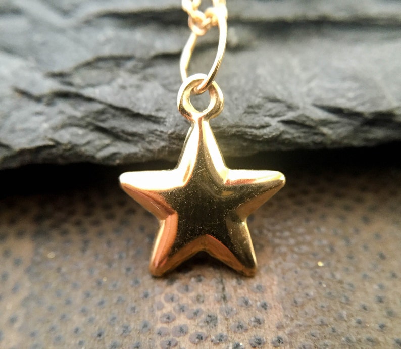 14 karat solid GOLD STAR NECKLACE. image 2