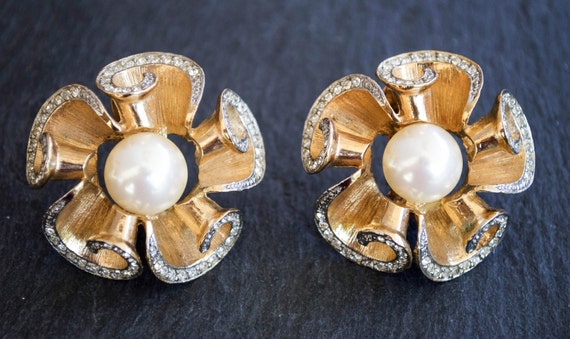 VINTAGE PEARL FLOWER clip earrings - image 2