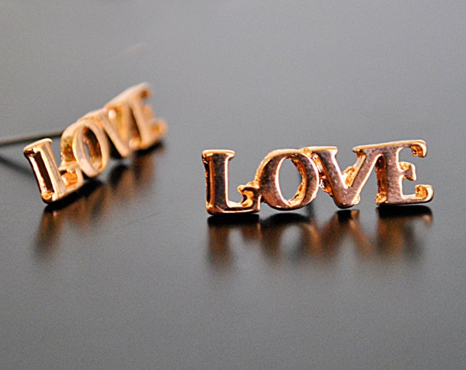 Modern Love Stud Earrings main image 1