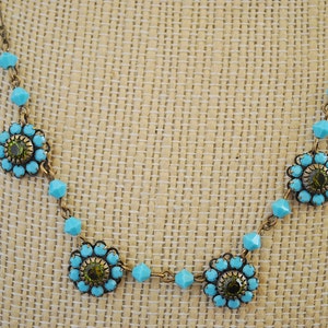 VINTAGE CZECHOSLOVAKIAN GLASS beads flower necklace