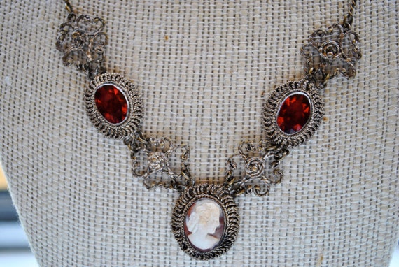 VINTAGE CAMEO NECKLACE - image 1