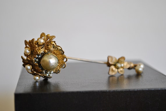 VINTAGE MIRIAM HASKELL pin