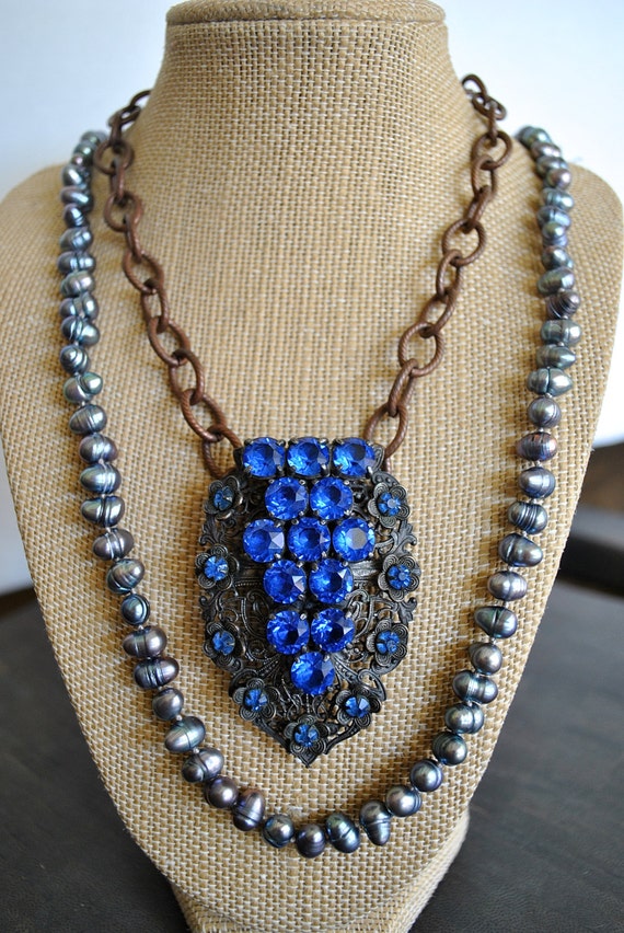 VINTAGE BLUE DRESS clip necklace with knotted fres