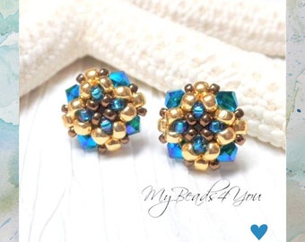 Pendientes de botón de cristal Swarovski azul hechos a mano, con pasadores hipoalergénicos.