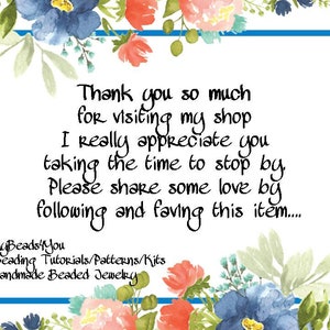 K&ouml;nnte beinhalten: Ein blaues und wei&szlig;es Blumenmuster auf wei&szlig;em Hintergrund mit einem blauen Rand. Der Text innerhalb des Randes lautet: "Vielen Dank f&uuml;r Ihren Besuch in meinem Shop Ich wei&szlig; es wirklich zu sch&auml;tzen, dass Sie sich die Zeit genommen haben, vorbeizuschauen Bitte teilen Sie etwas Liebe, indem Sie diesem Artikel folgen und ihn als Favorit speichern... MyBeads4You Perlen-Tutorials/Muster/Kits Handgefertigte Perlen-Schmuckst&uuml;cke"