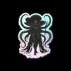 Puede incluir: Una pegatina holográfica que presenta una criatura oscura y monstruosa con múltiples tentáculos y una gran cabeza adornada. La criatura es principalmente de color verde oscuro y negro, con acentos rojos y una expresión amenazante. La pegatina tiene un acabado iridiscente.