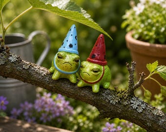 Cute Frog Statue Party Hat Ceramic Garden Decor Funny Halloween Gift Indoor Outdoor Mini Figurine Birthday Gift 10 cm Green