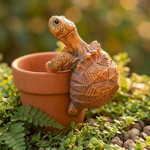 Figura de tortuga de resina para colgar en macetas, decoración para plantas, regalo para amantes de la jardinería, cumpleaños, inauguración de casa, 7,5 cm, marrón natural