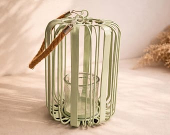 Farol verde salvia – Portavelas estilo bohemio hecho de metal y vidrio.