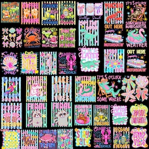 Könnte beinhalten: Ein Stoffdruck mit einem Raster aus bunten sommerlichen Illustrationen, darunter Waschbären, Krokodile, Hummer, Cocktails und Strandmotive mit Texten wie 'Salty Soul', 'Lake Vibes', 'Tequila Therapy' und 'Summer Vibes' auf einem schwarzen Hintergrund.