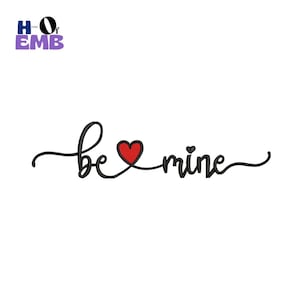 Può includere: Un design nero in corsivo che recita "be mine" con un cuore rosso al centro. Il design è su sfondo bianco. Il logo "HO of EMB" si trova nell'angolo in alto a sinistra.