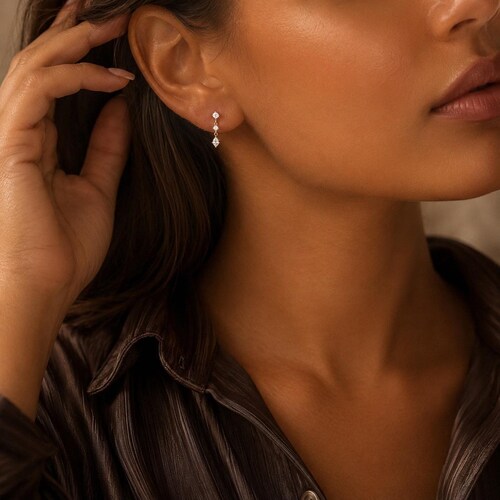Pendientes de botón con diamantes de imitación, pendientes minimalistas de oro y plata, delicados pendientes brillantes, joyería para el día a día, regalo para ella, pendientes de novia