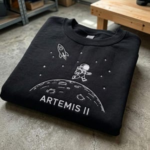 Bluza z haftem Artemis II, koszulka dla fanów programu kosmicznego NASA, koszulka z rakietą na misję księżycową, bluza z haftem For All Humanity