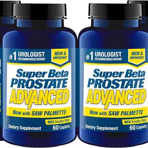 Pode incluir: Várias garrafas azuis escuras do suplemento Super Beta Prostate Advanced. Cada garrafa tem uma tampa preta e um rótulo com texto branco e amarelo, incluindo "#1 Marca Recomendada por Urologistas". O rótulo também indica "Now with SAW Palmetto" e "60 cápsulas".