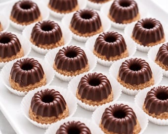 Crousti-fondant chocolat et cacahuètes artisanaux 24 pièces! Le gâteau qui disparaît trop vite signé Dar Délice by Sara !