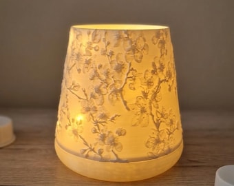 Design Lithophanie Tischleuchte mit Kirschblüten-Relief – Edle 3D-gedruckte Dekoration, Warmes LED Licht, Einzigartiges Blumendesign, Boho