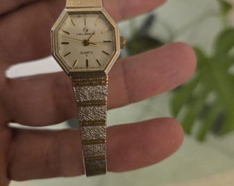 Vintage Helbros dameskwartshorloge achthoekige wijzerplaat, ref. 20103