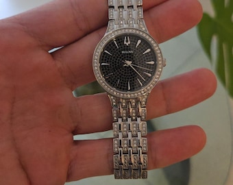 Reloj Bulova Phantom para mujer con detalles de cristal Swarovski, modelo 96L273.