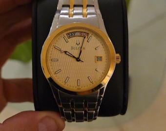 Orologio da uomo Bulova 98C60 al quarzo con quadrante champagne e bracciale bicolore, cassa da 36 mm.