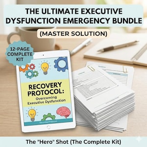 Può includere: Un tablet bianco mostra il "RECOVERY PROTOCOL" per superare la disfunzione esecutiva, con un cervello e una lampadina. Il testo recita "THE ULTIMATE EXECUTIVE DYSFUNCTION EMERGENCY BUNDLE" e "The 'Hero' Shot (The Complete Kit)". Un mucchio di fogli e una tazza di caffè sono sullo sfondo.
