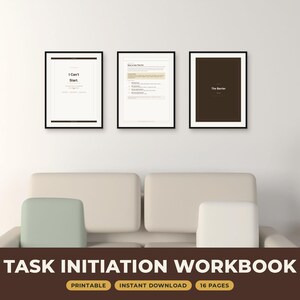 Op de afbeelding: Een set van drie ingelijste wandkunstprints met tekstgebaseerde ontwerpen. De linkerprint toont de tekst I Can't Start, de middelste print toont een document getiteld How to Get Started en de rechterprint bevat de tekst The Barrier.