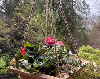 Maceta colgante de cedro