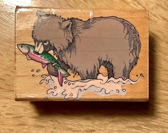 Begagnad gummistämpel med björn som fångar fisk från Hero Arts