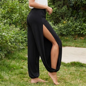 Pantalón harem de estilo minimalista para mujer con abertura alta / Pierna ancha y elástica.