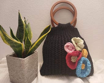 Bolso negro de cinta de lycra, bolso de ganchillo hecho a mano, flores negras y multicolores, bolso de ganchillo negro, bolso elegante con asa superior, pieza única.