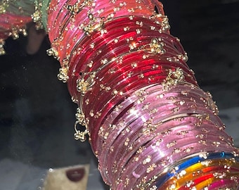 Virale Kashmiri Ghungroo Bangles - Traditionele Indiase Pakistaanse regendruppels Glazen Chudi met gouden charmes