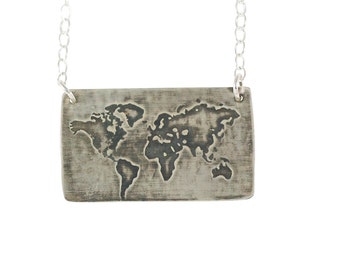 Collar con mapa del mundo