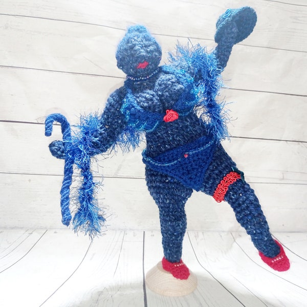 Sculpture : The blue dancer, crocheted figure