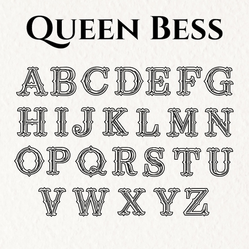 Puede incluir: Una pantalla alfab&eacute;tica digital que presenta el texto QUEEN BESS en la parte superior, seguido del alfabeto ingl&eacute;s completo en may&uacute;sculas de la A a la Z. Cada letra est&aacute; representada en un estilo de fuente serif decorativa con contorno negro.