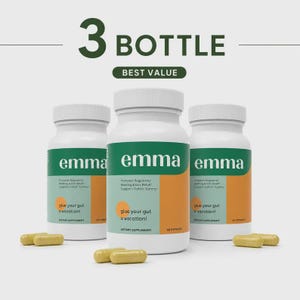 Pode incluir: Três frascos brancos de suplementos com rótulos verdes e laranja, e o nome "emma". O texto diz "Promove a regularidade, alivia o inchaço e os gases, apoia uma barriga mais lisa". A frase "glue your gut a vacation!" também é visível.