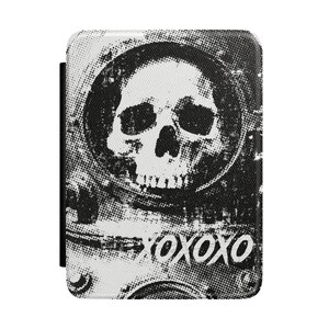Op de afbeelding: Zwart-witte hoes met een schedelontwerp. De schedel staat in een cirkelvormige lijst. De tekst "XOXOXO" staat onderaan. De hoes heeft een zwarte rug. Het ontwerp heeft een distressed, korrelig effect.
