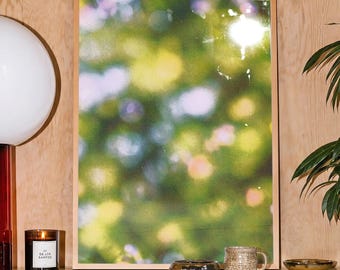 Póster vertical mate con efecto bokeh verde / Arte abstracto de naturaleza para pared
