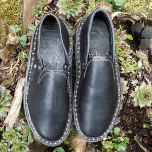 Handgefertigte Schwarze Leder Herren Schuhe mit Silber Nieten - EU 43