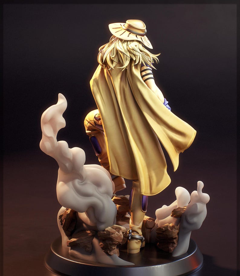 K&ouml;nnte beinhalten: Detaillierte Figur einer Figur mit langen blonden Haaren, einem breitkrempigen Hut und einem flie&szlig;enden Umhang. Die Figur befindet sich in einer dynamischen Pose und steht auf einem Sockel mit stilisierten Felsen- und Wolkenformationen. Die Farbpalette umfasst Gold-, Beige- und Lila-Akzente.
