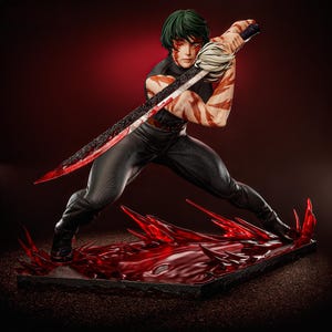Puede incluir: Una figura dinámica de un personaje con cabello verde, sosteniendo una gran espada con una hoja roja. La figura está en una postura de combate, vestida de negro, y se encuentra sobre una base con detalles rojos y puntiagudos. El tema general es acción y fantasía.