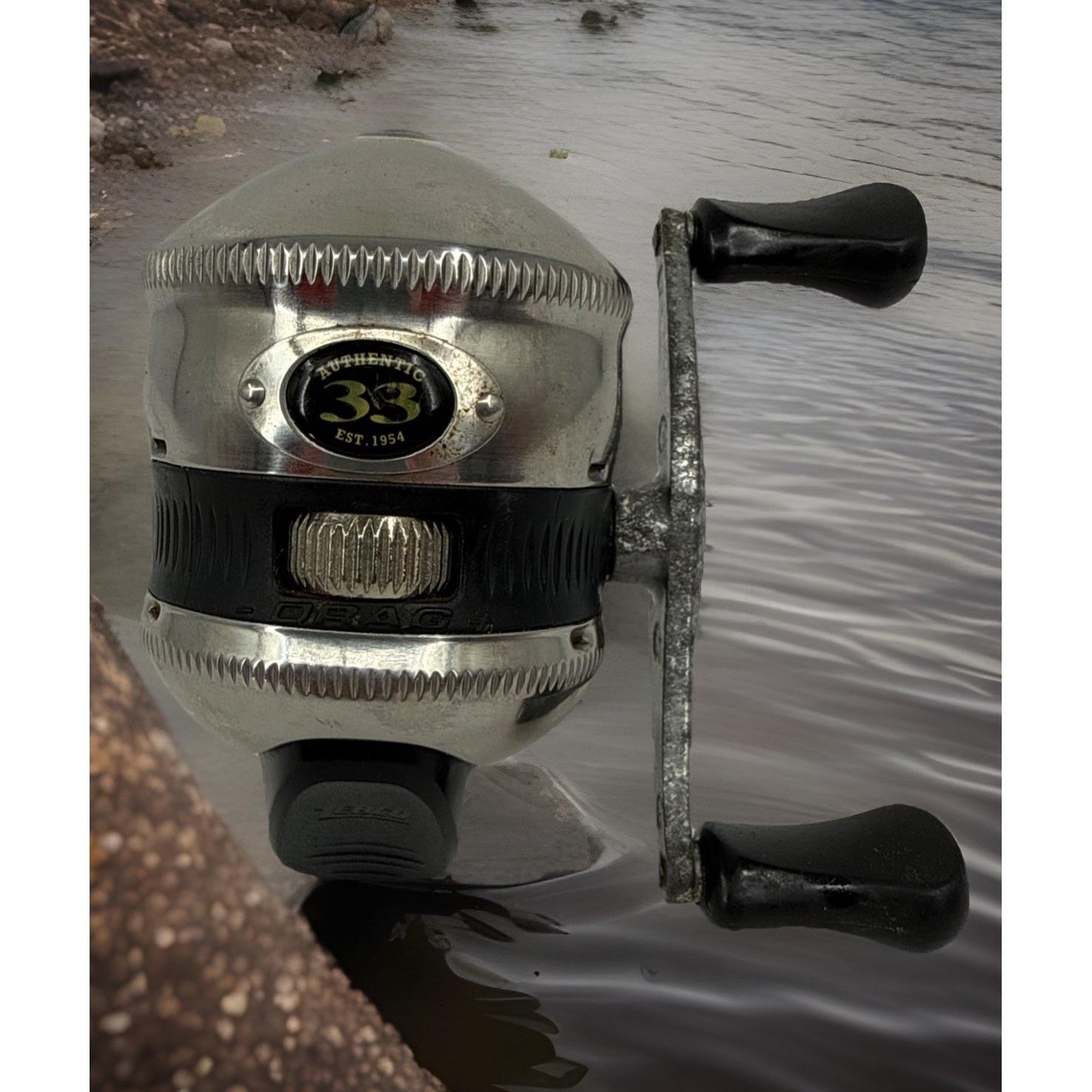 a lure to catch fish or other animals Robotic Fishing Spinning Reel Surf Rod reels Color:Frog Yellow Belly - Chartreuse Skirt