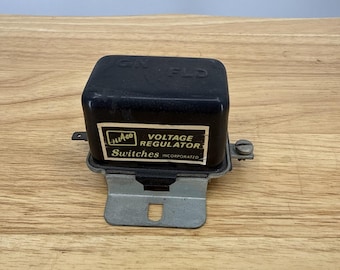Interruptores reguladores de voltaje Illaco Inc. De un Plymouth 1962-69. Usados.
