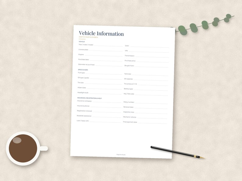 Puede incluir: Un documento de papel blanco titulado Vehicle Information con secciones para detalles del veh&iacute;culo, especificaciones y seguros. El formulario incluye l&iacute;neas en blanco para registrar datos como marca, modelo, VIN y n&uacute;meros de p&oacute;liza de seguro en un dise&ntilde;o limpio.