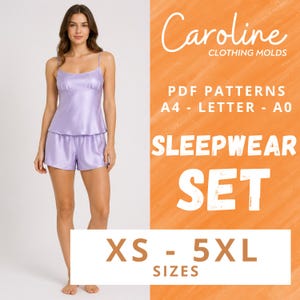 Könnte beinhalten: Eine Frau trägt ein lilafarbenes Schlafanzug-Set aus Satin, bestehend aus einem Camisole-Top und Shorts. Das Bild enthält den Text "Caroline Clothing Molds", "Sleepwear Set" und die Größen XS-5XL.