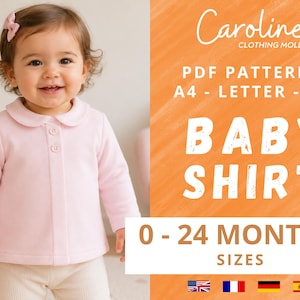 Op de afbeelding: Een lichtroze shirt met lange mouwen, een ronde kraag en twee knopen aan de voorzijde. De oranje grafische overlay toont de tekst Caroline Clothing Molds, PDF Patterns A4 - Letter - A0, Baby Shirt en 0 - 24 Months Sizes met vlagiconen.